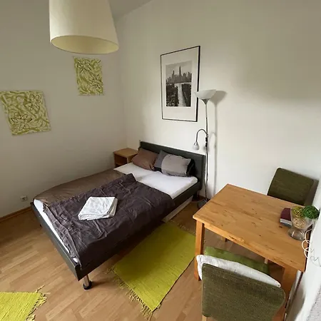 Zentral Am Bahnhof Mit Kueche, Badezimmer, Gratis Parkplatz & Wlan Ratisbona