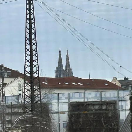 Zentral Am Bahnhof Mit Kueche, Badezimmer, Gratis Parkplatz & Wlan Apartamento