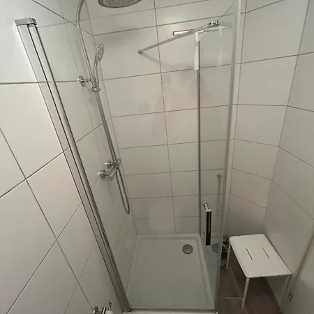 Apartamento Zentral Am Bahnhof Mit Kueche, Badezimmer, Gratis Parkplatz & Wlan *