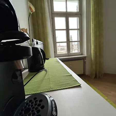 Zentral Am Bahnhof Mit Kueche, Badezimmer, Gratis Parkplatz & Wlan Ratisbona