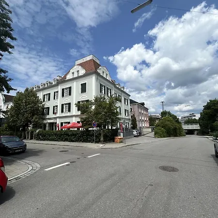 Zentral Am Bahnhof Mit Kueche, Badezimmer, Gratis Parkplatz & Wlan Ratisbona