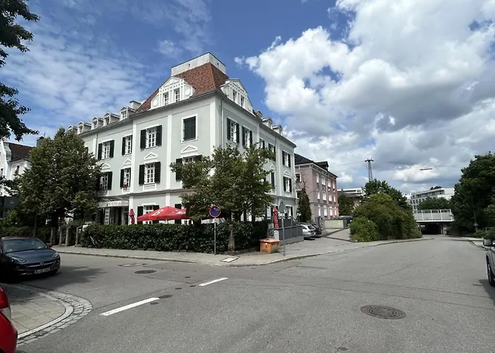 Zentral Am Bahnhof Mit Kueche, Badezimmer, Gratis Parkplatz & Wlan Ratisbona