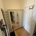 Zentral Am Bahnhof Mit Kueche, Badezimmer, Gratis Parkplatz & Wlan