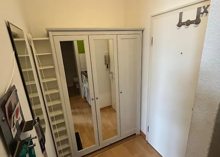 Zentral Am Bahnhof Mit Kueche, Badezimmer, Gratis Parkplatz & Wlan