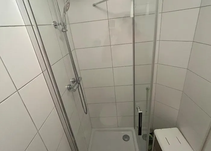 Daire Zentral Am Bahnhof Mit Kueche, Badezimmer, Gratis Parkplatz & Wlan *