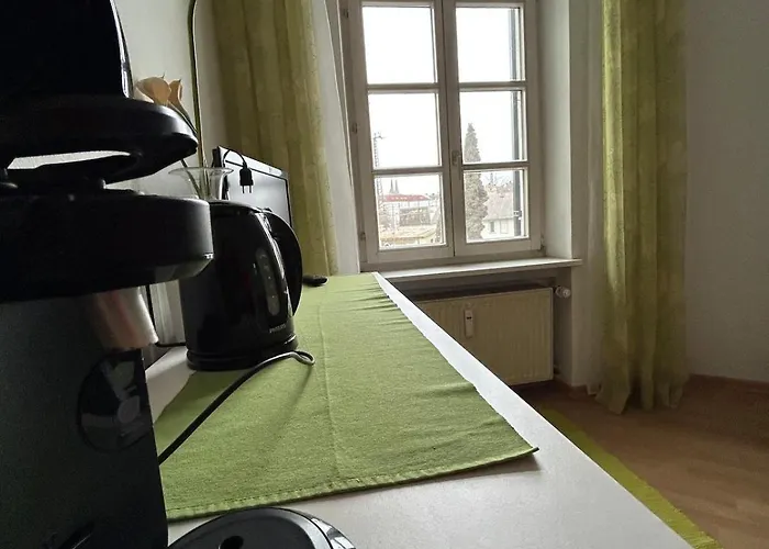 Zentral Am Bahnhof Mit Kueche, Badezimmer, Gratis Parkplatz & Wlan Regensburg