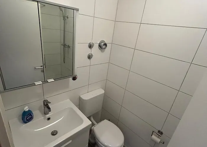 Daire Zentral Am Bahnhof Mit Kueche, Badezimmer, Gratis Parkplatz & Wlan